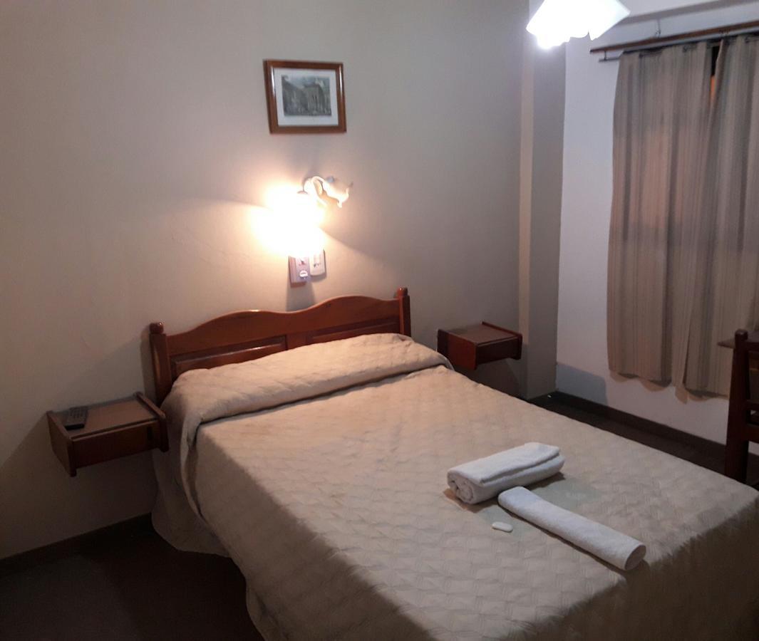Hotel Daives Термас-де-Ріо-Ондо Екстер'єр фото